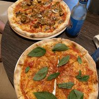 Vegane Pizzen mit Morzarella Ersatz und Hähnchen Ersatz   at Pizzeria Nero in Bielefeld
