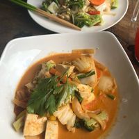 A tofu curry and a Pad Thai  at Seed to Feed in Koh Phangan