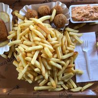 Kaaskroket, bitterballen and ‘small’ fries with samurai sauce at De Frietketel in Ghent