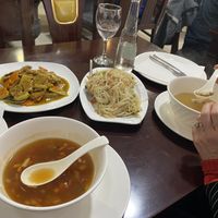 Valeurs sûres : potage pekinois, champignons, poulet curry, nouilles frites...  at Pato Beikin in Valencia