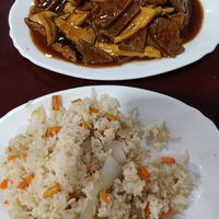 Fried rice and a dish with "beef" and veggies at Pato Beikin in Valencia