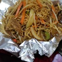 Sizzling vegan noodles at Pato Beikin in Valencia