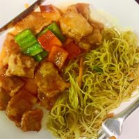 Sweet & sour chicken and curry rice noodles at Pato Beikin in Valencia