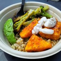 Bowls with crispy tofu, avocado, brocolis and vegan ranch sauce at DIG in Boston