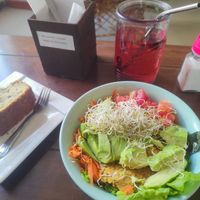 Bowl vegano (como no me gustaba el brócoli me lo cambiaron por tomate, muy simpáticas) at Yeah Rico y Saludable in Arequipa