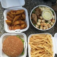 Burger, ensalada y patatas at Veggie Burger in Vigo