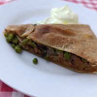 Pie di seitan, funghi e piselli, con mayo at Naturangolo di Alessandro Mandelli in Osnago