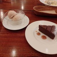 Fig/soy ice and chocolate cake at Cafe Nature in Kurashiki