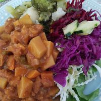 Prato do dia: soja estufada com legumes e salada at Kansha in Fatima