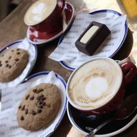 Cookies e cappuccino di soia  at Flax & Kale - Sant Pere Mes in Barcelona