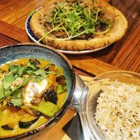 pizza y curry at Flax & Kale - Sant Pere Mes in Barcelona