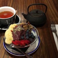 Açai bowl and tea at Flax & Kale - Sant Pere Mes in Barcelona