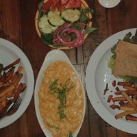 Vegan mac ans cheese and split sandwich at Sundial Cafe in Eugene