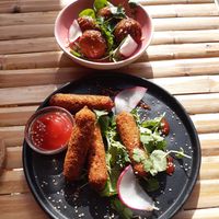 Falafel + vegan cheese fingers at Aloha Cafe in Sesimbra