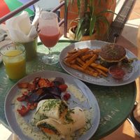 Wrap, burger, fruit juice and fruit shake at Aloha Cafe in Sesimbra