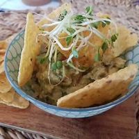 Guacamole com chips de milho at Aloha Cafe in Sesimbra