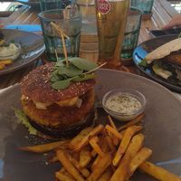 Exotic burguer with sweet potato fries at Aloha Cafe in Sesimbra