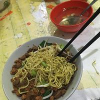 bakmie, bihun, kwetiau - balado, / sambal ijo + pangsit #Veganuary at Bakmie Jamur in Jakarta
