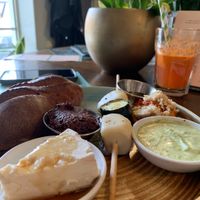 טבעונינה (פלטת גבינות טבעוניות) at Meshek Barzilay Deli in Tel Aviv