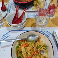 Noodles with curry sauce and vegan tempura ramen at Dareshasu in Tenerife
