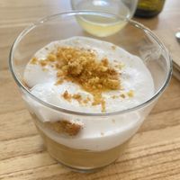 Textures en got de platan amb crema de vainilla, galeta, crema de cacahuet i nata  at Alive in Barcelona