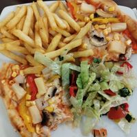 Veggie vegan pizza platter, lots of topping at La Bella in Cleethorpes