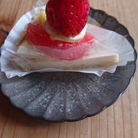 'Fruits tart' -Cheesecake like tart with grapefruit, pineapple, apple and strawberry at Onwa in Nara