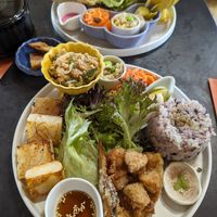 Top: vegan delight / bottom: oriental vegan plate at Onwa in Nara