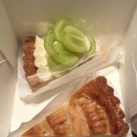 Shine muscat and apple pie  at Onwa in Nara