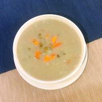 当绿豆遇上椰子番薯，娘惹椰香绿豆汤😋
Green Bean Dessert with Coconut Santan and Sweet Potato, Nyonya Style. Must try 😋 at Yuan Yuan 圓緣素食 - Chinatown in Central Singapore