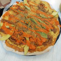 Avocada pizza at Sapiens in Santiago