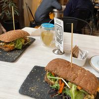 An avocado hummus sandwich at Sapiens in Santiago