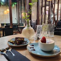 dulce y postres 9/10. Al final de todo el servicio entregan una nota mensaje muy similar a una galleta fe la fortuna lo que deja la atención a la evaluación más alta posible. at Sapiens in Santiago