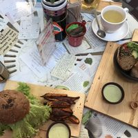 Boniato Hamburguer, Kombucha and lens burritos with infusion at Sapiens in Santiago