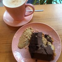 Peanut caffeleatte & snickers cake at Sorrir in Poznan