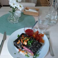 Summer gluten-free burrito with jackfruit, carrot, mango, avocado... Great combination! at Truefood Cafe in Lund