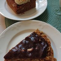 Carrotcake and snickers pie at Truefood Cafe in Lund