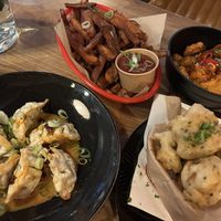 Gyoza, zoete aardappel friet, champignons in bierbeslag, cauliflower wings  at Foodbar Rauw in Enschede