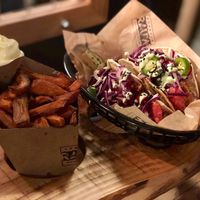 Taco loco & Schatje Patatje with mayo at Foodbar Rauw in Enschede