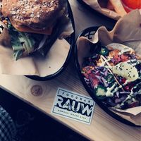 de rauw burger, cheesy sticks, taco loco  at Foodbar Rauw in Enschede