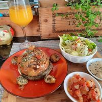 With fresh mango juice at Oh La La in Cartagena