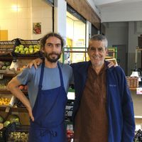 En la tienda con Leo at Tienda Ecologica in Orgiva