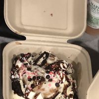 Sundae cinnamon bun at Cinnaholic in Westlake