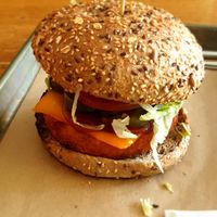 Chili Cheese Burger mit Gemüsepatty und Mehrkornbrötchen at Burgermeister Cafe Gino in Tubingen