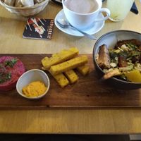 Big Vegan

Hummus de betterave, frites de polenta, bol de légumes at Contrebande Bar in Brussels