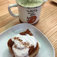 Cinnamon roll and matcha latte  at Ooh Cha Cha - Banqiao in Taipei