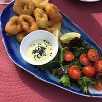 Calamares veganos con veganesa de wasabi  at Hakuna Matata Veggie in Madrid