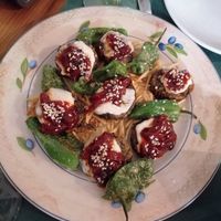 Morcilla con queso estilo cabra y pimientos caramelizados at Hakuna Matata Veggie in Madrid