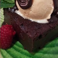 Brownie con helado at Hakuna Matata Veggie in Madrid