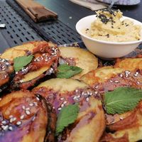 berenjena mozárabe con hummus at Hakuna Matata Veggie in Madrid